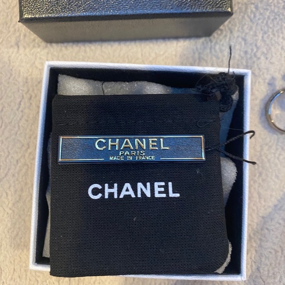 Chanel Logo Silver Threads Ring - Picture 5 of 9